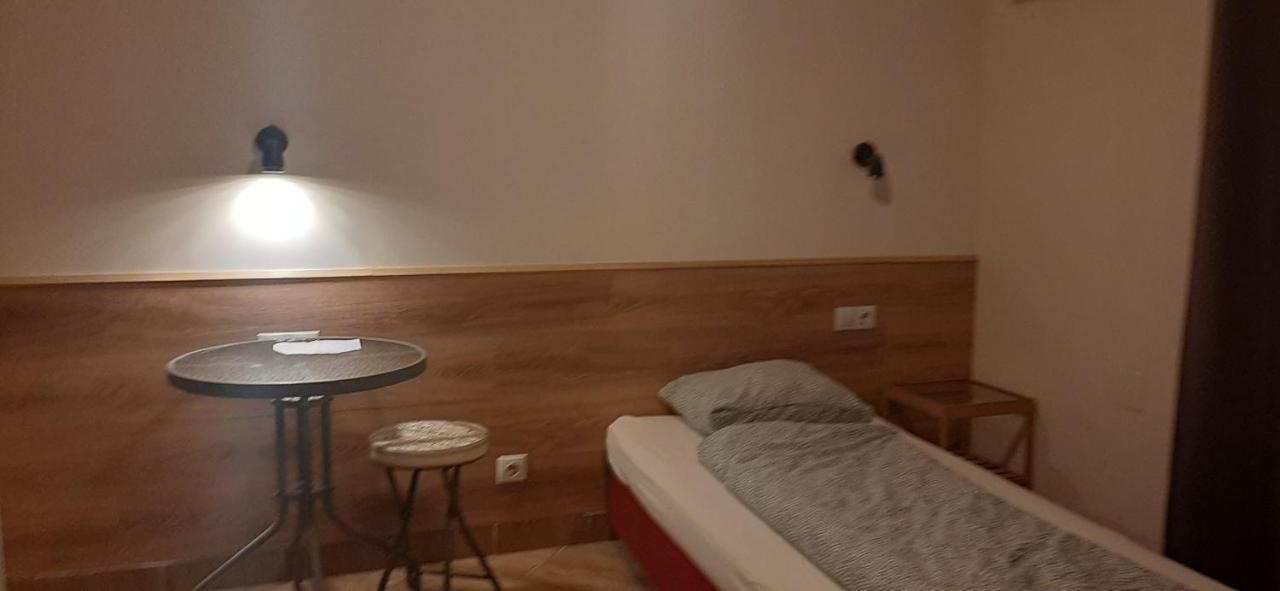 Ferienwohnung Apartman Vorosmarty Budapest Exterior foto